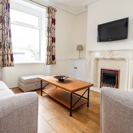 Kingfisher Cottage, 11 Airebank Terrace *